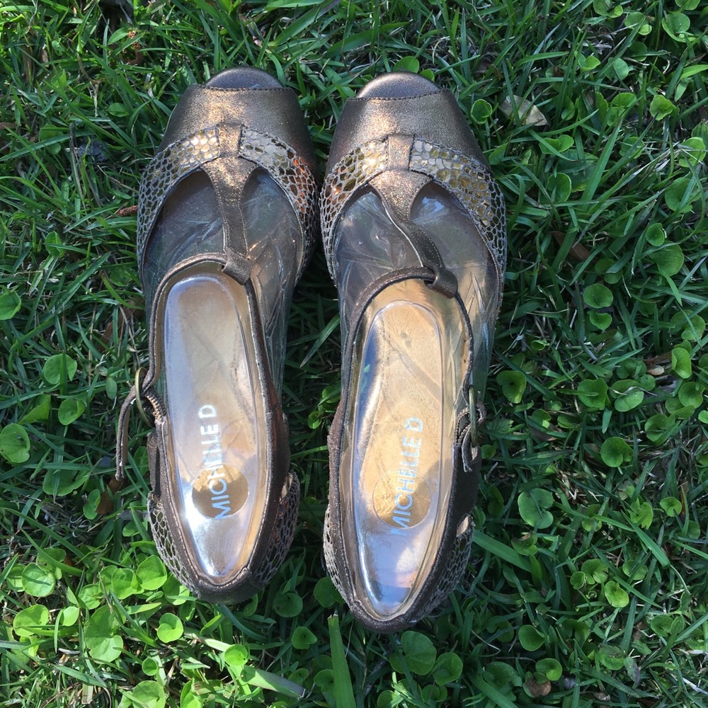 Golden Brown Open-Toed Heels - Picture 8 of 8